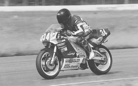 Erik Thomsen p� sin motorcykel