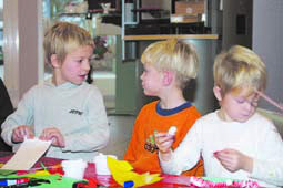 3-drenge-4-fv.jpg (18562 bytes)