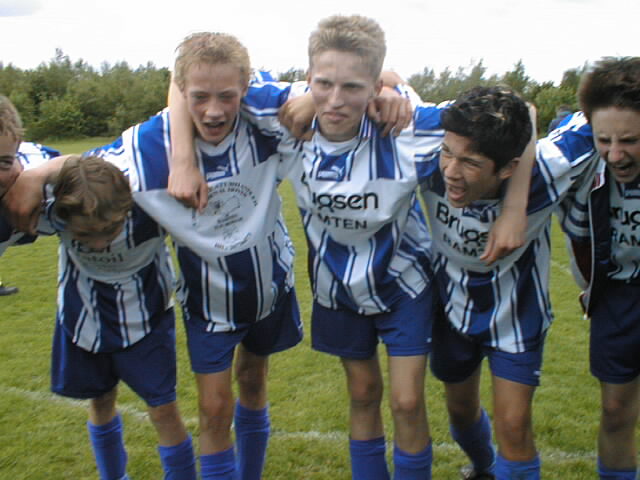 fodboldLg.jpg (66664 bytes)