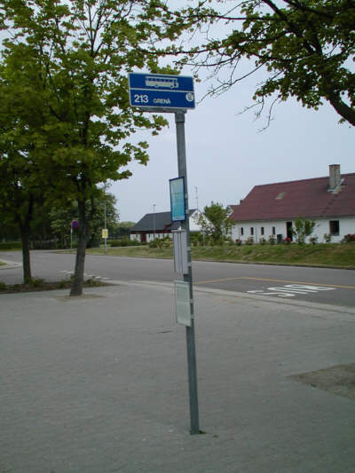 Busstop ved Hallen.jpg (36692 bytes)