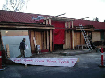 komune4.jpg (16335 bytes)