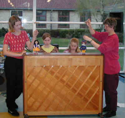 dukkespil.jpg (15288 bytes)