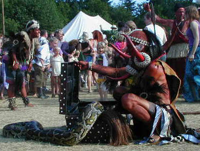 Slangemand.jpg (32518 bytes)