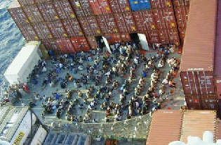 Flygtninge-dumpning.jpg (20644 bytes)