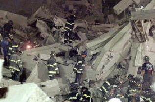 Soegen-efter-overlevende.jpg (18453 bytes)