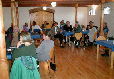 Forsamling-400.jpg (17255 bytes)