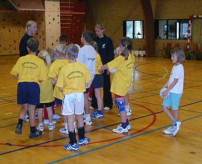 haandbold-gruppe.JPG (33078 bytes)