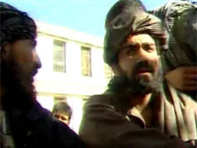 19nov_taleban_surrender_400.jpg (27225 bytes)