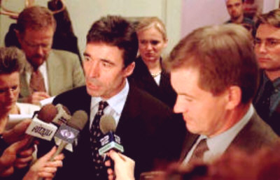 22nov_fogh_400.jpg (31900 bytes)