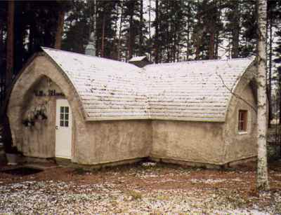 halmhus_finland_400.JPG (18274 bytes)