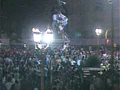 20dec_arg_demoer_400.jpg (14284 bytes)