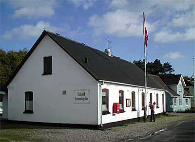 Hemmed-forsamlingshus400.jpg (13538 bytes)