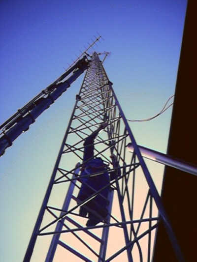 nedtagning-af-mast2.jpg (25005 bytes)