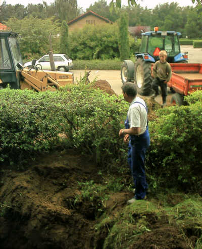 Er-hullet-dybt-nok.jpg (36266 bytes)