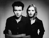 theraveonettes.jpg (11270 bytes)